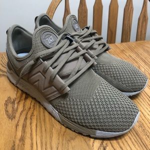 New Balance men’s size 10. Casual sneaker 247.
